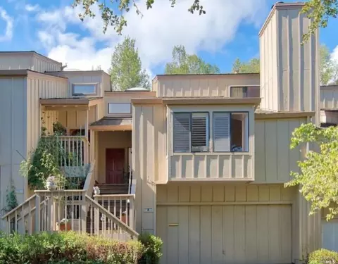 8 Kingfisher Ct, Novato, CA 94949