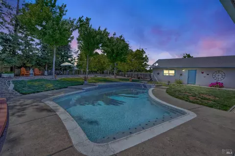 119 Moll Dr, Windsor, CA 95492