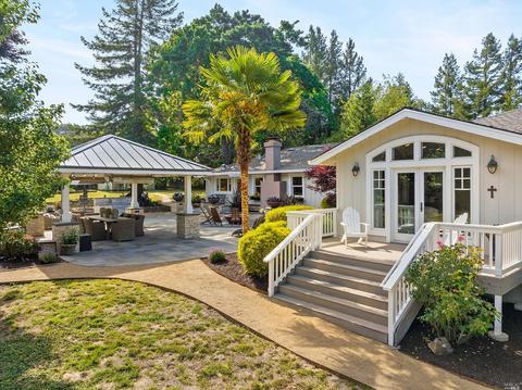 9290 Country Ln, Sebastopol, CA 95472