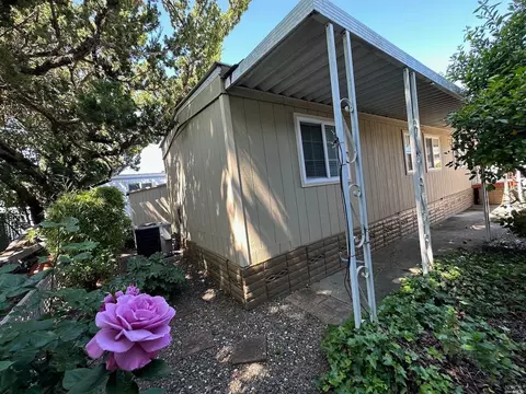 844 Nonie St, Santa Rosa, CA 95403