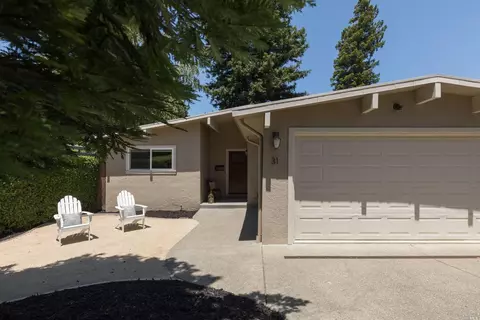 31 Meadowglen Dr, Petaluma, CA 94952