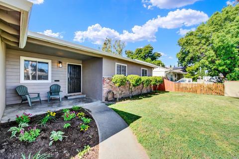 631 W D St S, Dixon, CA 95620 photo 2