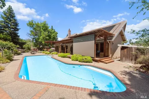 349 Grandview Dr, Vacaville, CA 95688