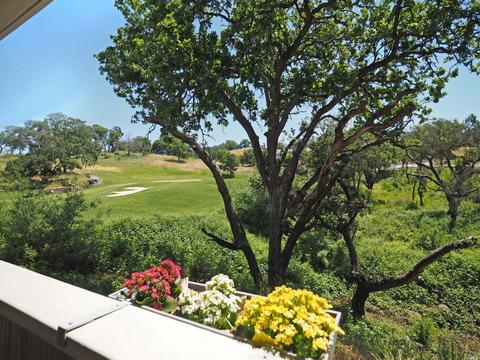 2034 Stonefield Ln, Santa Rosa, CA 95403