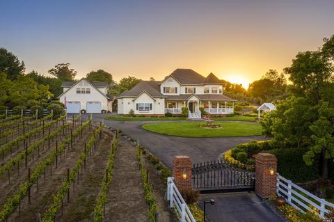 101 Eastman Ct, Petaluma, CA 94952