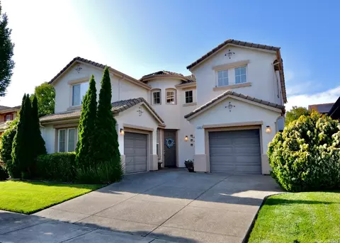 1361 Birdie Dr, Windsor, CA 95492