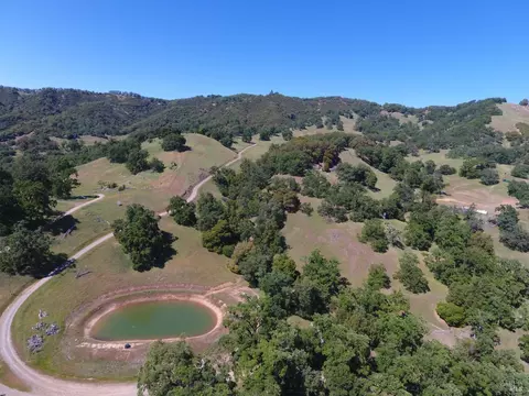 11100 Shigom Rd, Ukiah, CA 95482