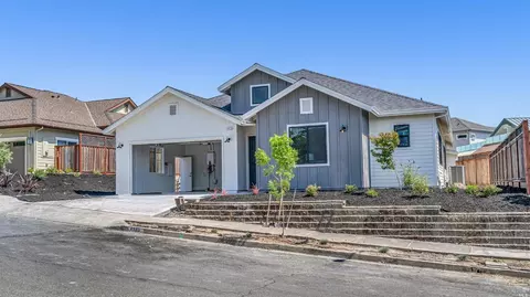 1915 Gardenview Cir, Santa Rosa, CA 95403