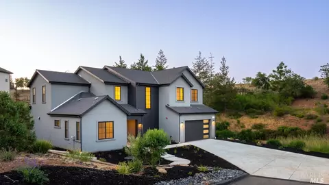 2257 Newgate Ct, Santa Rosa, CA 95404