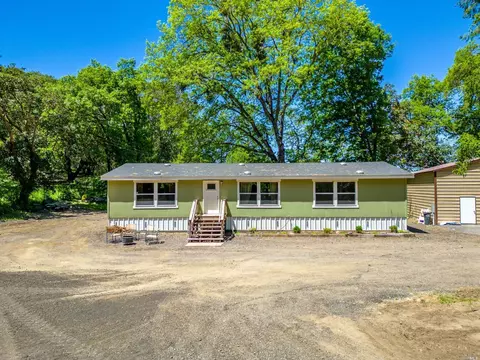 470 Grove St, Willits, CA 95490 photo 2