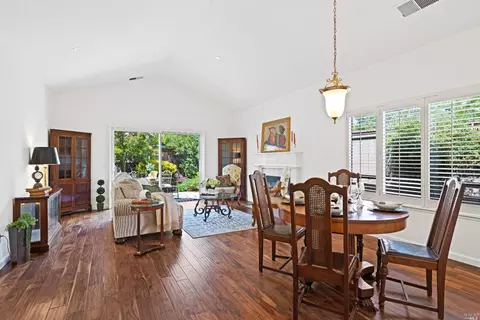 819 Les Brown Ct, Windsor, CA 95492