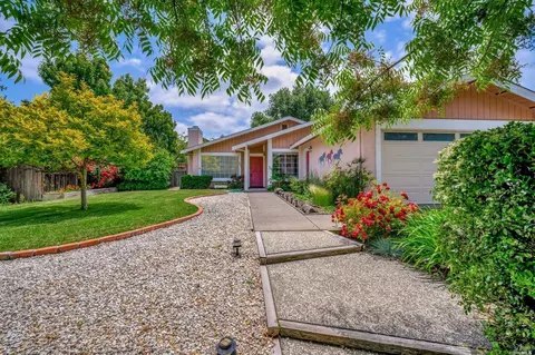 2444 San Sebastian Ave, Santa Rosa, CA 95401