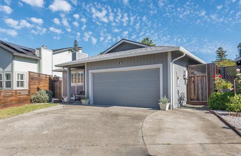2426 College Park Cir, Santa Rosa, CA 95401