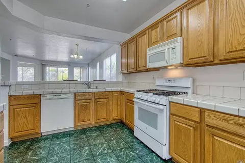104 W Brookside Dr, Cloverdale, CA 95425 photo 5