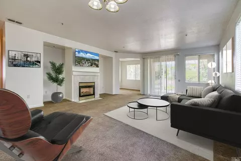 104 W Brookside Dr, Cloverdale, CA 95425 photo 2