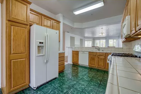 104 W Brookside Dr, Cloverdale, CA 95425 photo 6