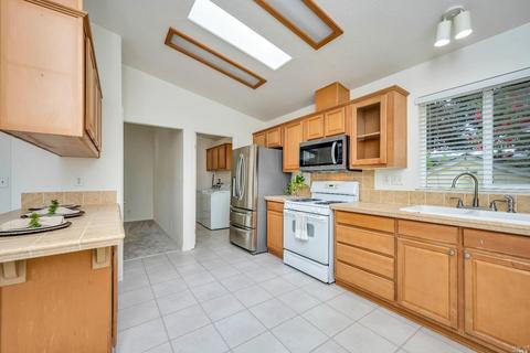 32 Chestnut Ct, Rohnert Park, CA 94928