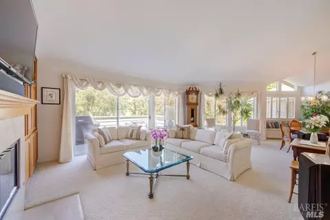 2118 Stonefield Ln, Santa Rosa, CA 95403