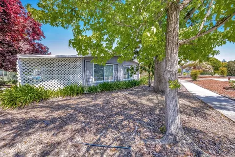 80 Sequoia Cir, Santa Rosa, CA 95401