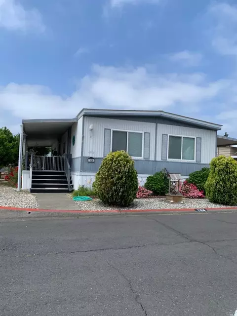 104 Hacienda Dr, Napa, CA 94558
