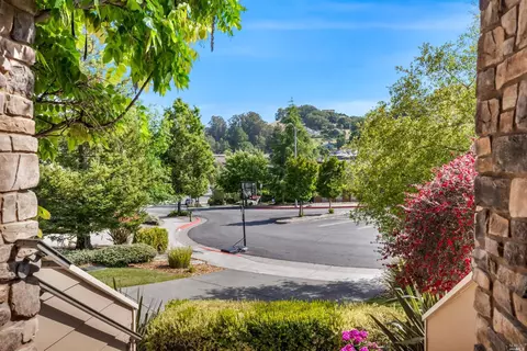 12 Jerome Ct, Petaluma, CA 94952 photo 3