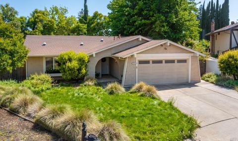 218 Sandalwood Ct, Vacaville, CA 95687