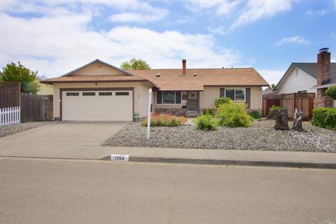 1704 Sarkesian Dr, Petaluma, CA 94954