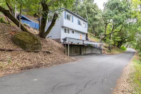 2011 Madrone Ave, Healdsburg, CA 95448