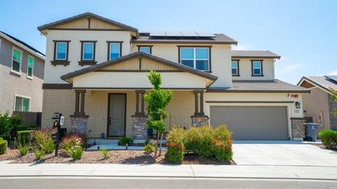 661 Dahlia Dr, Vacaville, CA 95687