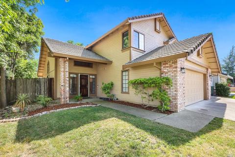 305 Holly Ct, Dixon, CA 95620 photo 5