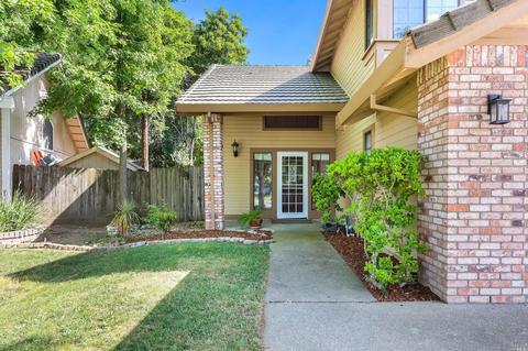 305 Holly Ct, Dixon, CA 95620 photo 7