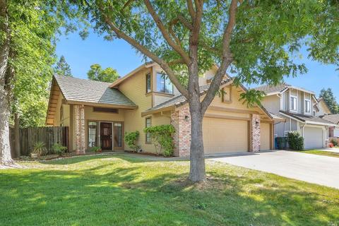 305 Holly Ct, Dixon, CA 95620 photo 4