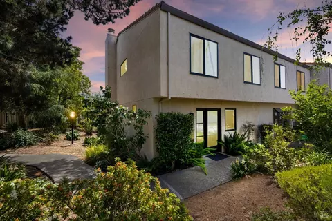 885 Marina Dr, Napa, CA 94559
