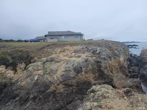 33620 Schoefer Ln, Fort Bragg, CA 95437