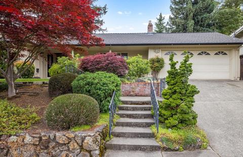2037 Woodside Dr, Santa Rosa, CA 95404