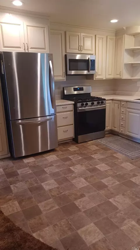 175 Circulo Monterey, Rohnert Park, CA 94928