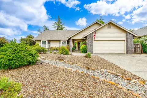 8250 Oakmont Dr, Santa Rosa, CA 95409