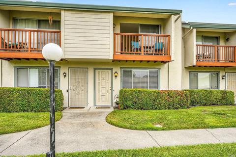 1039 Golf Course Dr, Rohnert Park, CA 94928
