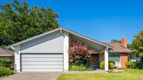 22 Oak Island Dr, Santa Rosa, CA 95409