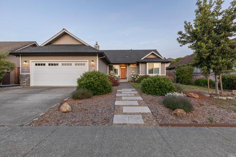 1410 Morning Glory Dr, Petaluma, CA 94954