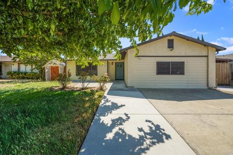 321 Colonial Cir, Vacaville, CA 95687