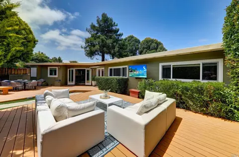 8 Felipa Ct, Tiburon, CA 94920