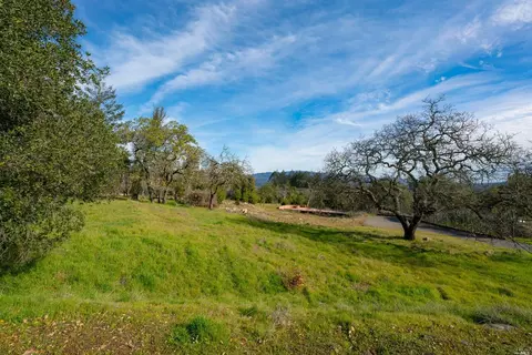 2741 Rollo Rd, Santa Rosa, CA 95404