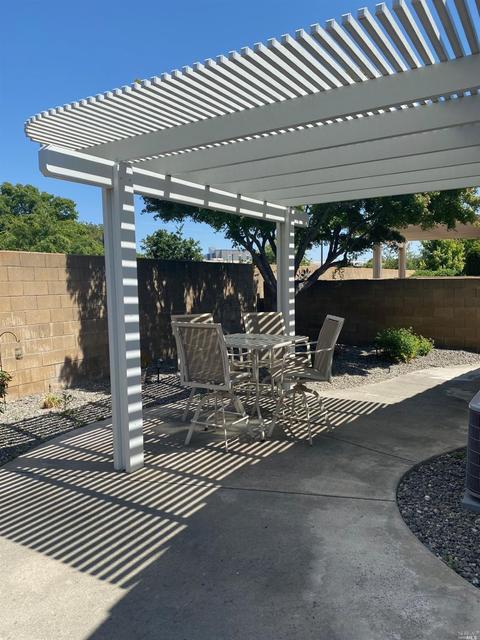 344 Bartlett Ln, Vacaville, CA 95687 photo 9
