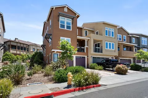636 Jade St, Petaluma, CA 94952
