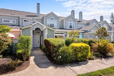 573 E Jasmine Cir, Santa Rosa, CA 95407