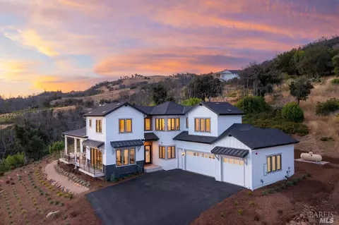 5717 Crystal Dr, Santa Rosa, CA 95404