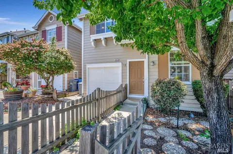 1013 Addison Cir, Petaluma, CA 94952