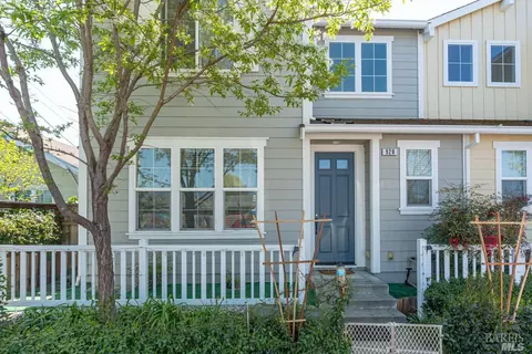 928 Aston Ave, Santa Rosa, CA 95404