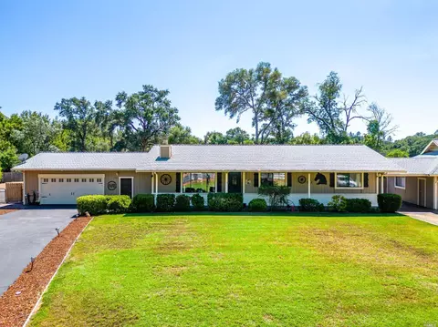 8960 East Rd, Redwood Valley, CA 95470